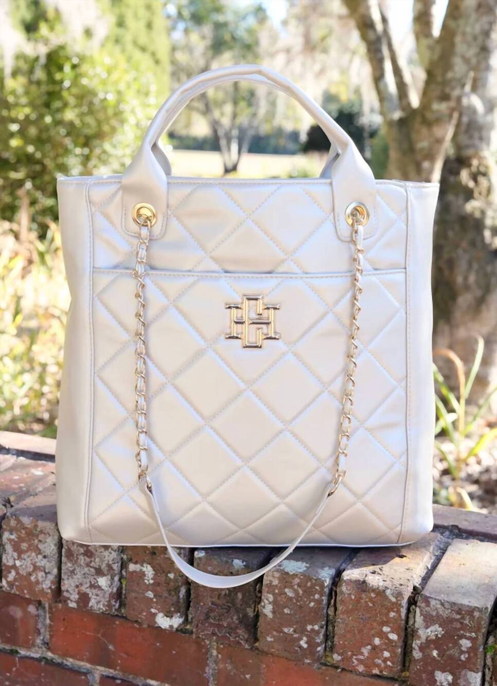 NEW CAROLINE HILL women's kinzley quilted vegan leather tote bag in gold shimmer